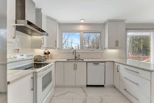 2121 Fillmore Cres, House other with 5 bedrooms, 4 bathrooms and 4 parking in Gloucester ON | Image 9