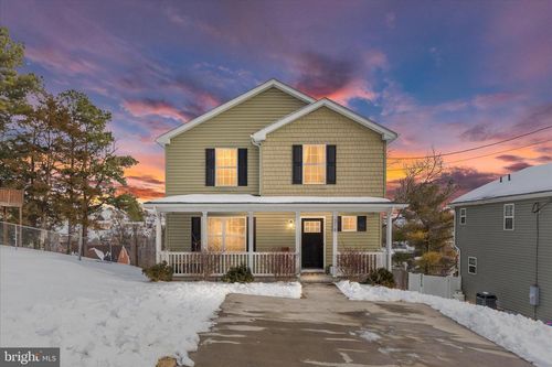 318 Newman St, STRASBURG, VA, 22657-2120 | Card Image