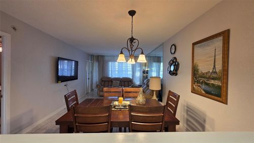 104-5111 W Oakland Park Blvd, Lauderdale Lakes, FL, 33313-1569 | Card Image