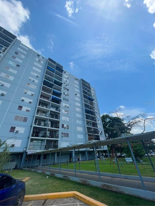 424 Calle Ensenada, San Juan, PR, 00920-3510 | Card Image