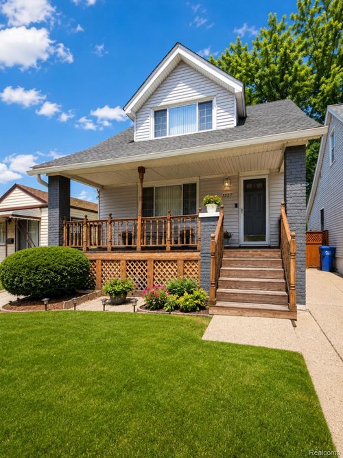 11227 Rivard Ave, Warren, MI, 48089-3010 | Card Image