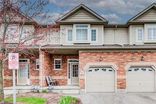 7-330 Dearborn Blvd, Waterloo, ON, N2J4Y9 | Card Image