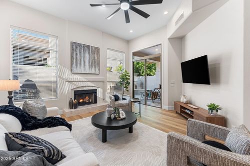 7266 E Del Acero Dr, Scottsdale, AZ, 85258-2070 | Card Image