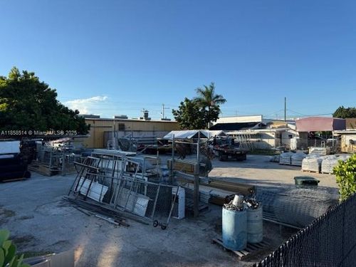 318 Ne 1st Rd, Homestead, FL, 33030-6143 | Card Image