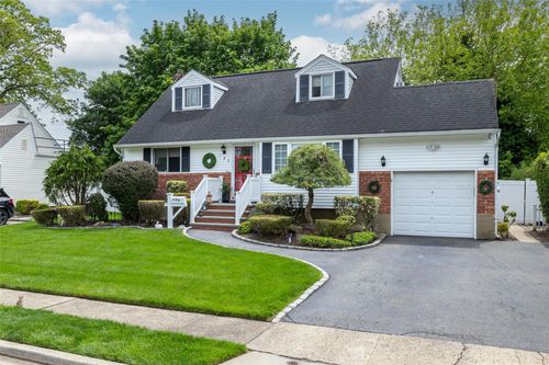 146 N Chestnut St, Massapequa, NY, 11758-3033 | Card Image