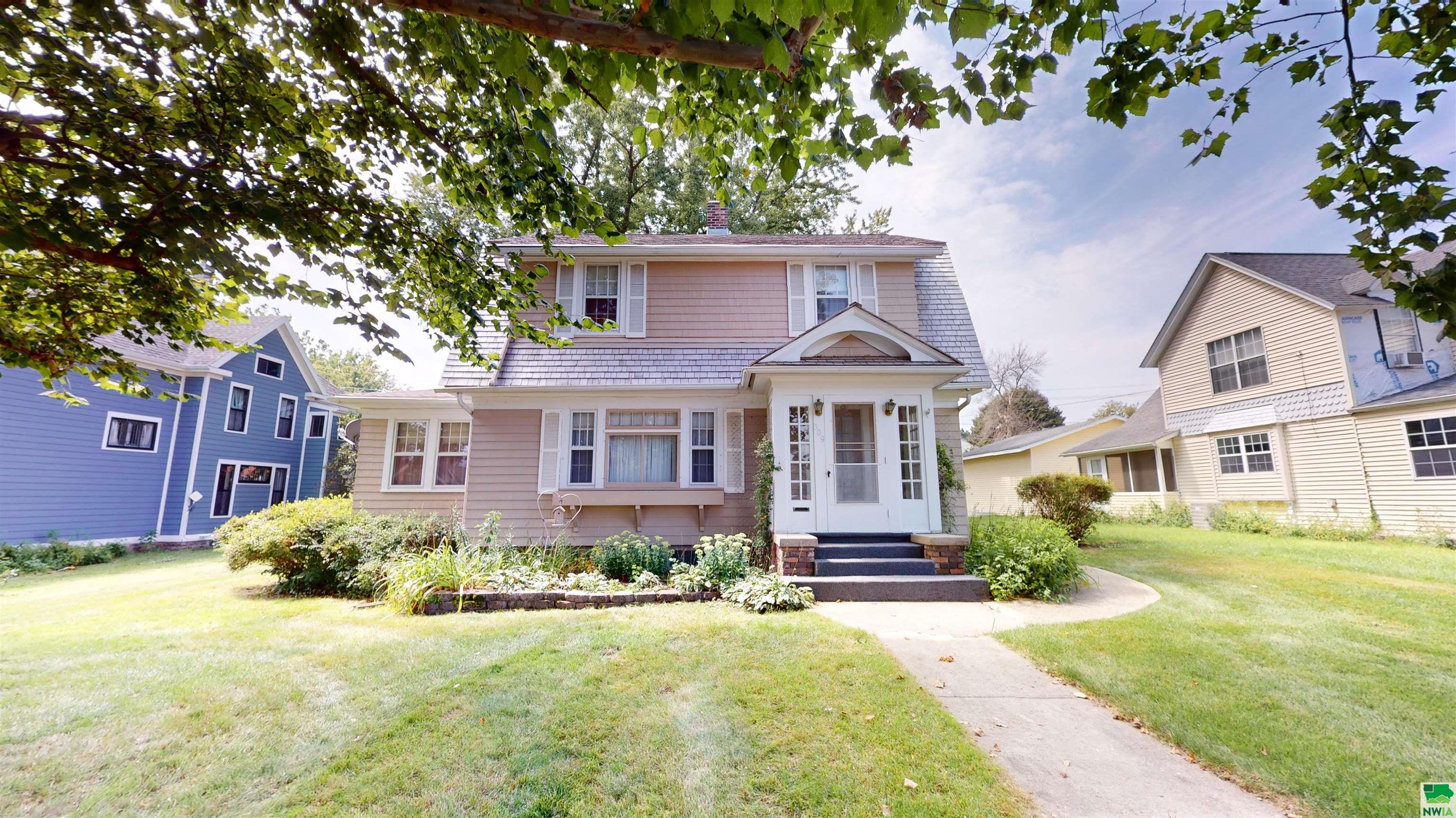 11th St, Cherokee, IA 51012