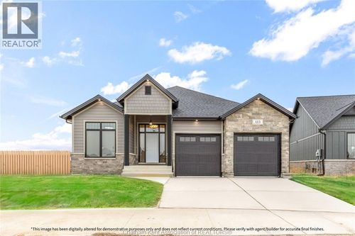 96 Bloomington Way, Chatham, ON, N7L0H2 | Card Image