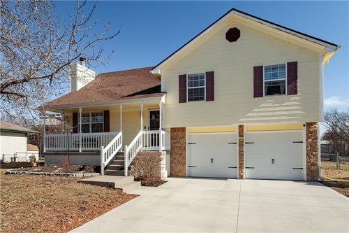 215 Pebblebrook Ln, Grain Valley, MO, 64029-9106 | Card Image