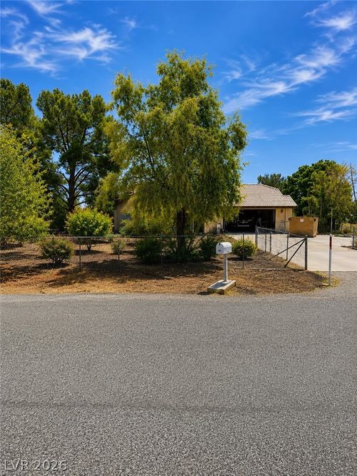 451 Steven Ave, Pahrump, NV, 89060-1316 | Card Image