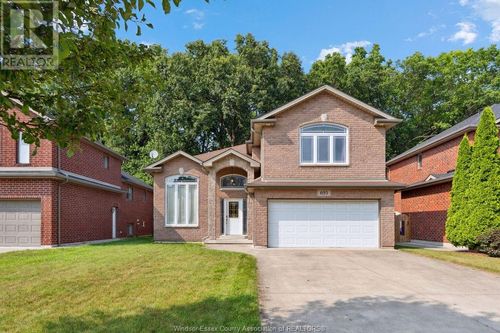 695 International Ave, Lasalle, ON, N9J0A5 | Card Image