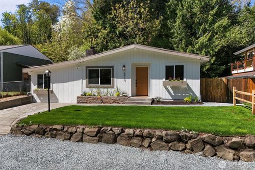 6913 25th Avenue Sw, Seattle, WA, 98106 | Card Image