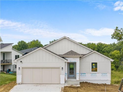 2002 Se Oak Ridge Dr, Oak Grove, MO, 64075-9492 | Card Image