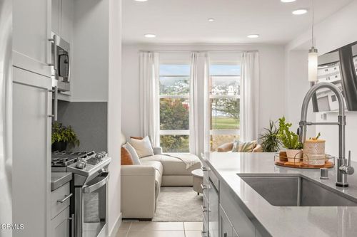 unit-102-1290 E Thompson Blvd, VENTURA, CA, 93001-5934 | Card Image
