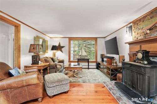 47-47 Hollow Tree Ridge Rd, Darien, CT, 06820-5033 | Card Image