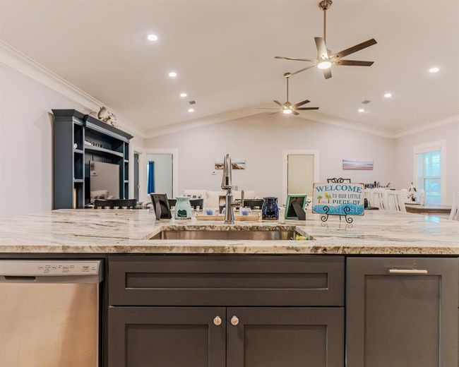 837 Wightman St, House other with 3 bedrooms, 3 bathrooms and 2 parking in Matagorda TX | Image 15