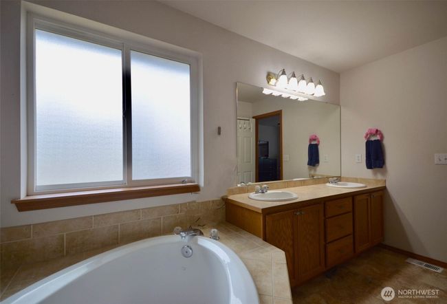 15437 104 Th Way Se, House other with 4 bedrooms, 3 bathrooms and 2 parking in Yelm WA | Image 27