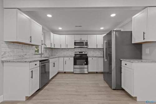 606 7th Ave Sw, Decatur, AL, 35601-2852 | Card Image