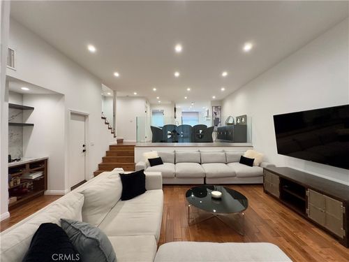 3-5533 Edward E Horton Ln, Encino, CA, 91316-1883 | Card Image