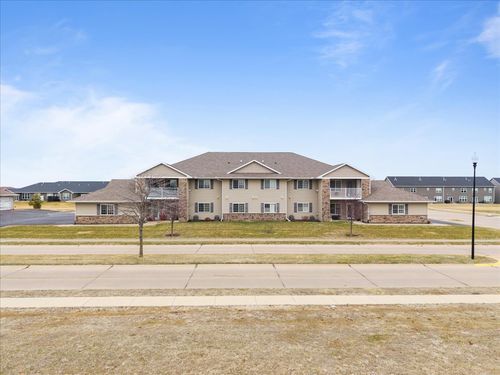 202-340 E Franklin St, Eldridge, IA, 52748-1342 | Card Image