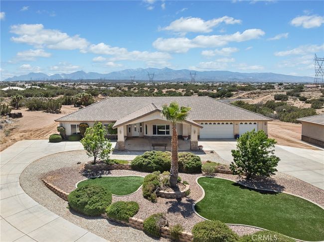 8650 Verbena Rd, House other with 4 bedrooms, 4 bathrooms and 7 parking in Oak Hills CA | Image 8
