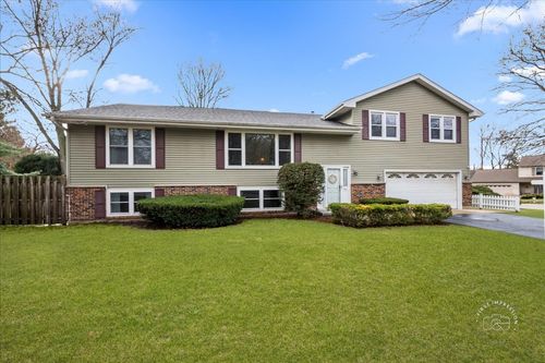 701 Viking Dr, Batavia, IL, 60510-3247 | Card Image