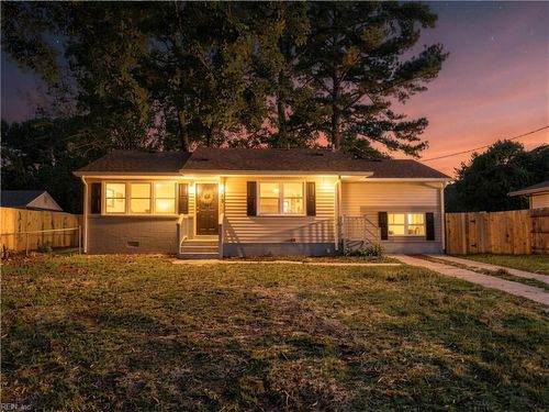 749 Holladay Ln, Virginia Beach, VA, 23455-5724 | Card Image