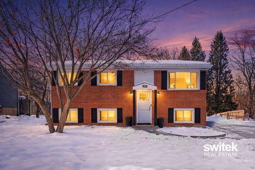 220 Stadium Dr, Middleville, MI, 49333-9036 | Card Image