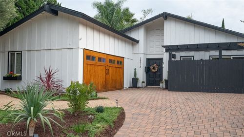 28916 Valley Heights Dr, Agoura Hills, CA, 91301-3334 | Card Image