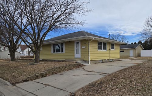 204 4th Ave Sw, Stewartville, MN, 55976-1121 | Card Image