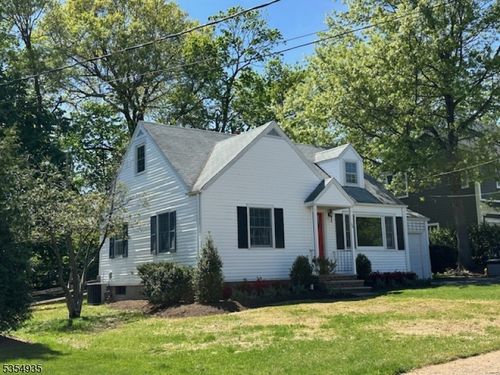 39 Valley Rd, Madison, NJ, 07940-1763 | Card Image