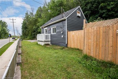 2525 3rd Ave E, House other with 2 bedrooms, 1 bathrooms and 2 parking in Owen Sound ON | Image 2