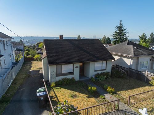 2206 Eighth Ave, New Westminster, BC, V3M2V1 | Card Image