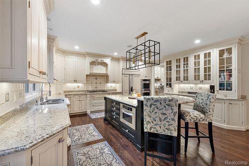4688 Fawn Hill Ct, Rochester, MI, 48306-1677 | Card Image