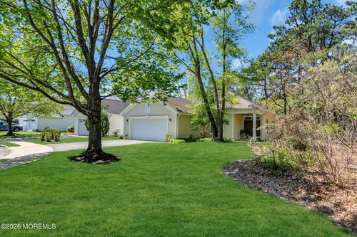 52 Summerwinds Dr, Lakewood, NJ, 08701-7343 | Card Image