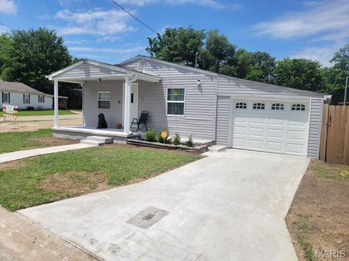 131 Bynum St, Sikeston, MO, 63801-2210 | Card Image