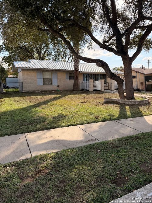 5006 Creekmoor Dr, San Antonio, TX, 78220-4904 | Card Image