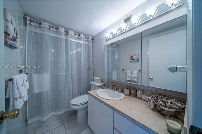 APT-721 - 3800 S Ocean Dr, Condo with 2 bedrooms, 2 bathrooms and null parking in Hollywood FL | Image 9