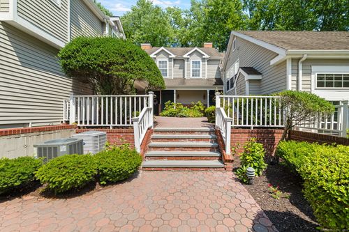 306-306 Hadley Dr, Trumbull, CT, 06611-2366 | Card Image