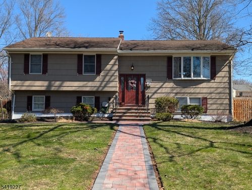 150 Victoria Dr, Clark, NJ, 07066-2028 | Card Image