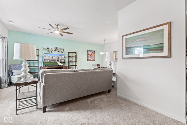 9 Ft Ceilings on the Main | Image 6