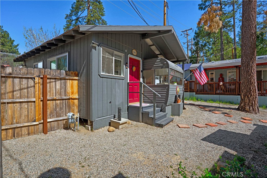 Manufactured In Park in Idyllwild 3