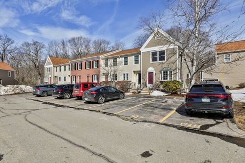 518 Fox Hollow Way, Manchester, NH, 03104 | Card Image