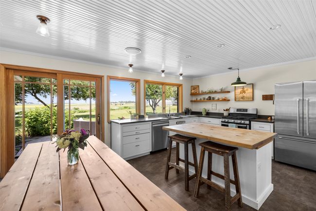 White, light, bright kitchen | Image 15