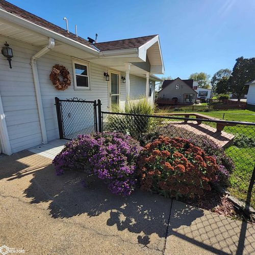 306 Walnut Street, Walnut, IA, 51577 | Card Image