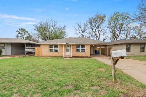 732 W Bullock St, Denison, TX, 75020-6907 | Card Image