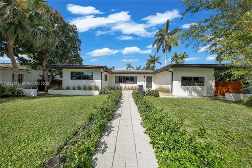 10610 Ne 11th Ave, Miami Shores, FL, 33138-2121 | Card Image
