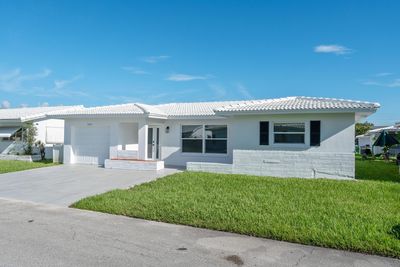 8203 Nw 59th Court, House other with 2 bedrooms, 2 bathrooms and null parking in Tamarac FL | Image 3