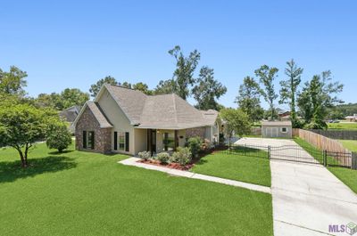 29403 White Oak, House other with 3 bedrooms, 2 bathrooms and null parking in Livingston LA | Image 1