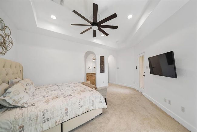 A view of the third bedroom with the private dressing area in the background. | Image 34