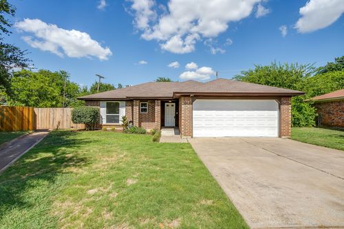 6805 Eagle Rock Dr, Fort Worth, TX, 76133-6440 | Card Image